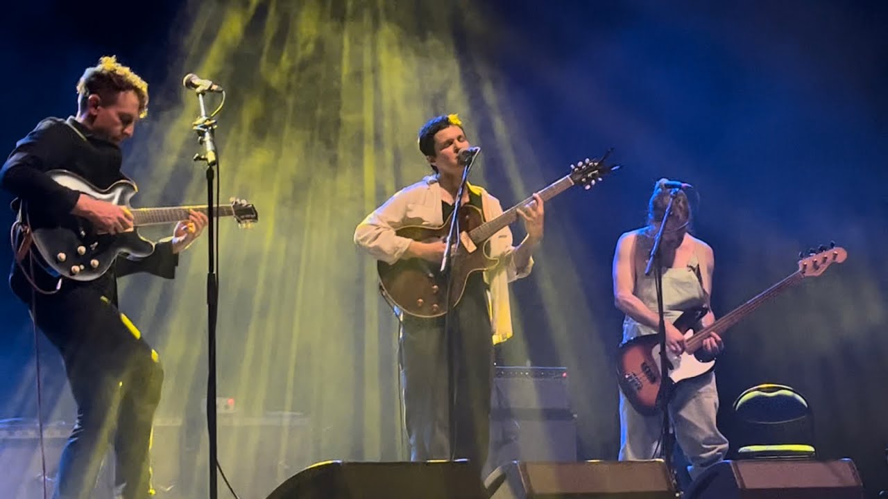 Big Thief - Simulation Swarm (Live @ O2 Apollo, Manchester)