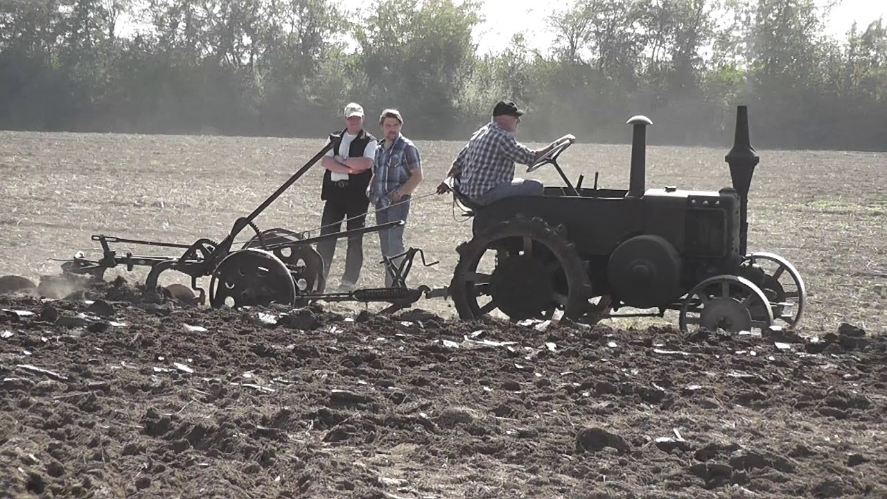 Oldtimertreffen - Traktortreffen in Schmiechen - Lanz Bulldog beim Pflügen - Fendt Dieselross