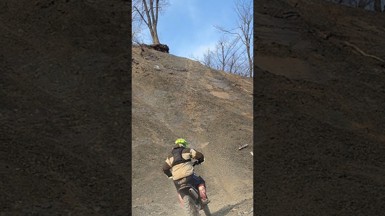 Залетаем на &laquo;балкон&raquo; Артемовского карьера KTM EXC 300 #владивосток #enduro #эндуро