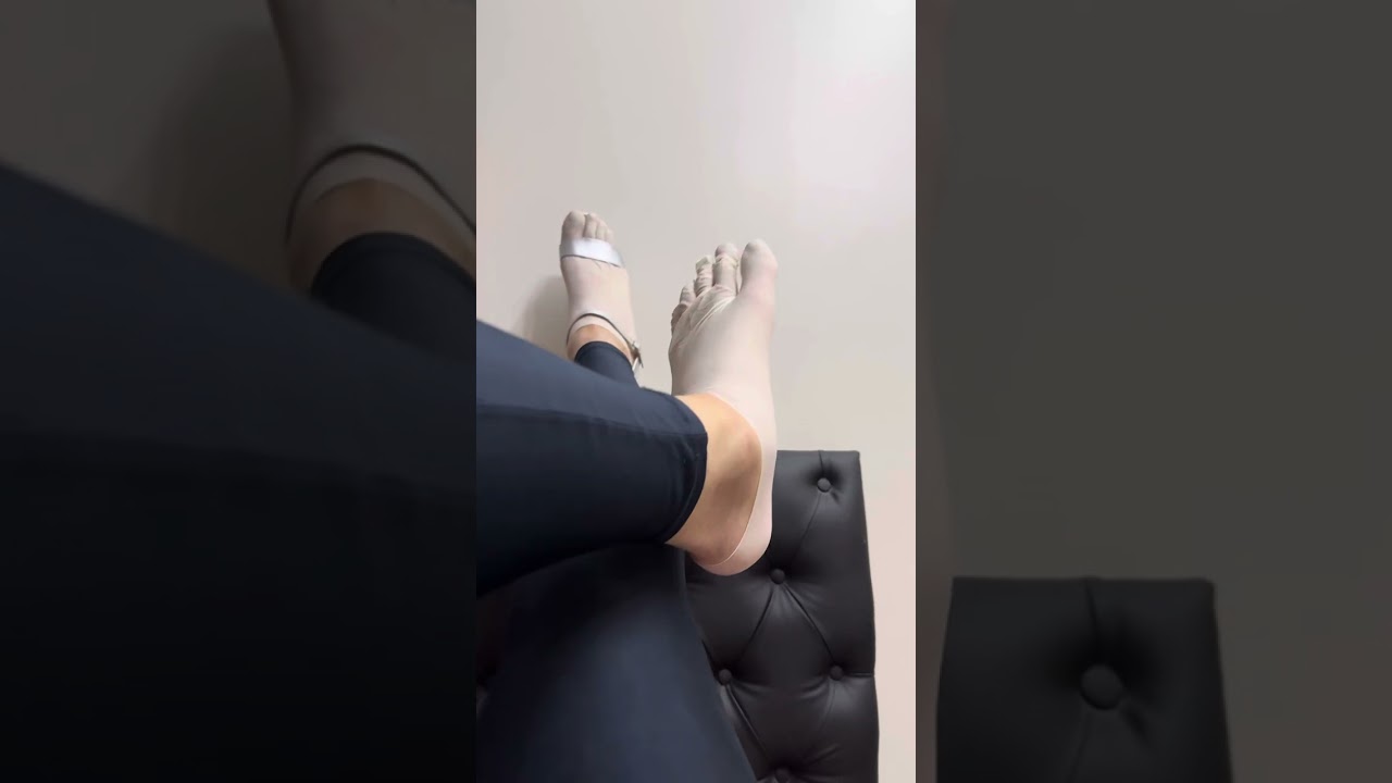 The worst way to remove your high heels 😂