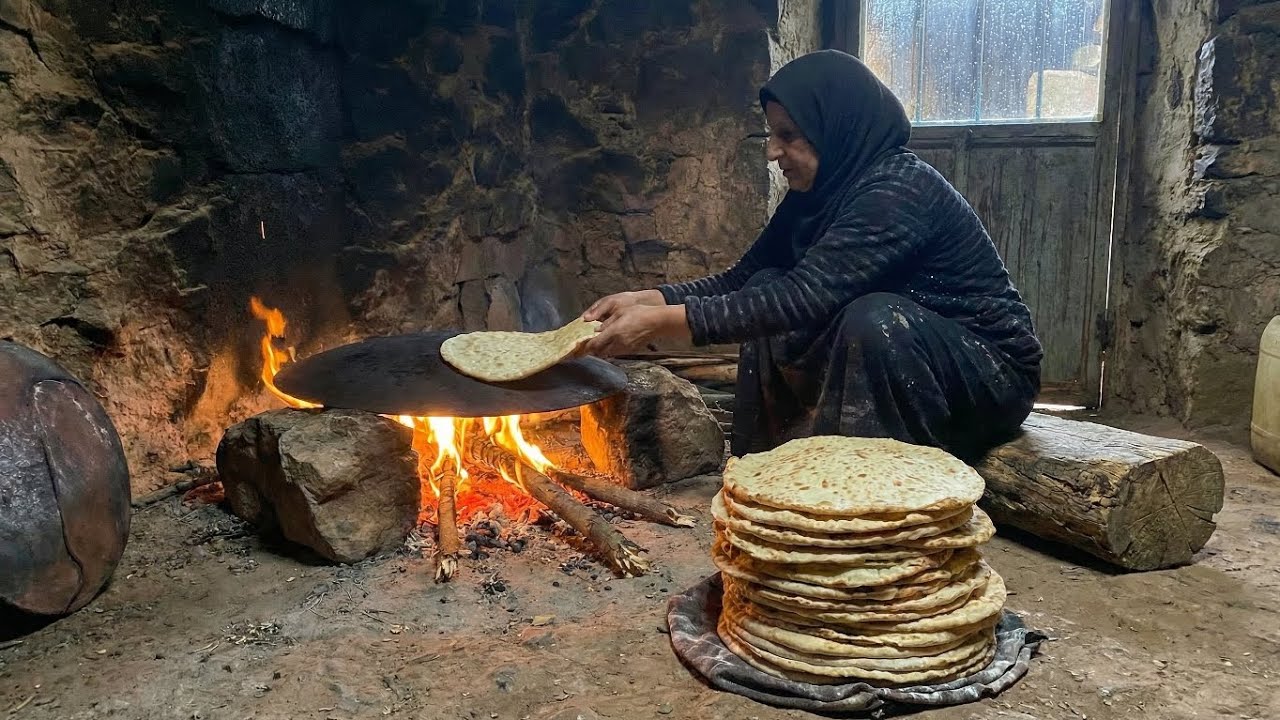 Nomad Life - Rainy Day: Baking 50 Warm Loaves in Mud-Brick Home