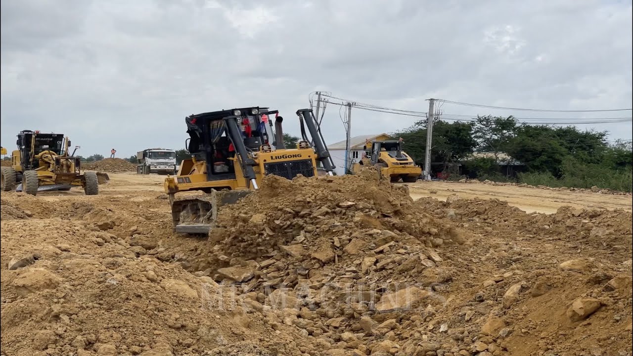 Amazing Bulldozer soil pushing operator Liugong B160C At work