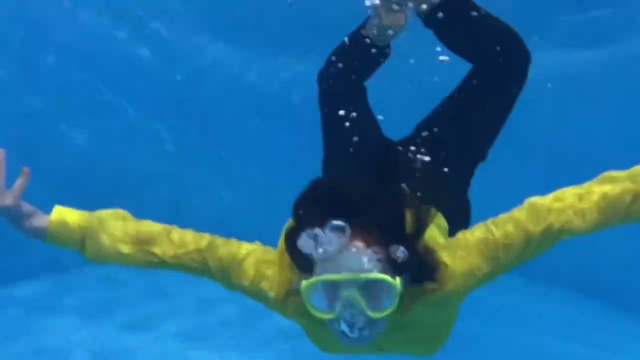 Wetlook with underwater shooting / Miss Viki