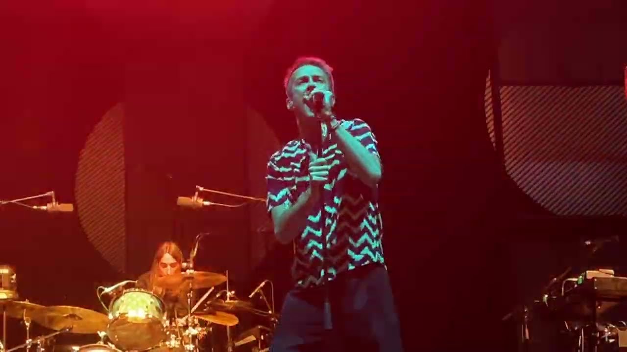 VETUSTA MORLA - Puentes (Live Icónica Fest Sevilla 2024)