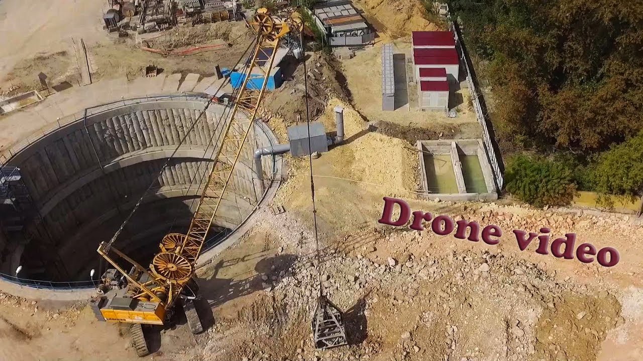 [Drone video] Liebherr HS 855 HD with clamshell grab