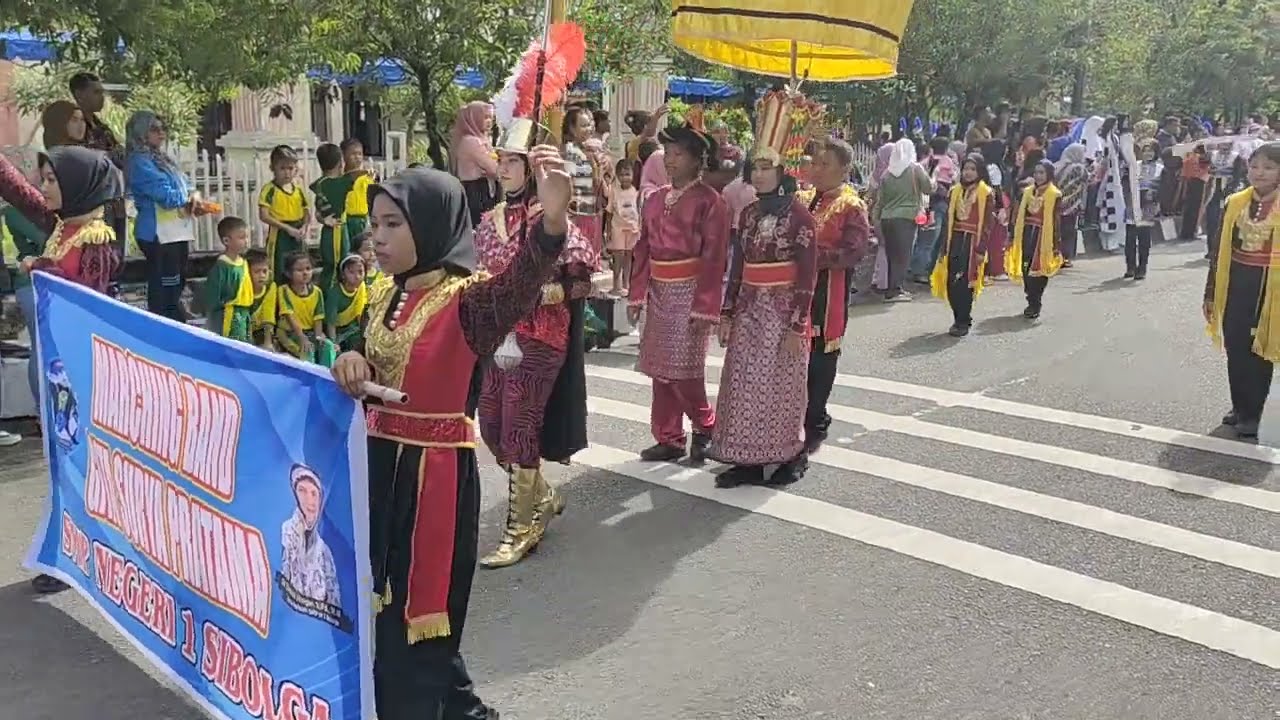Keren!! street parade MC. Band SMPN 1 Sibolga tahun 2023