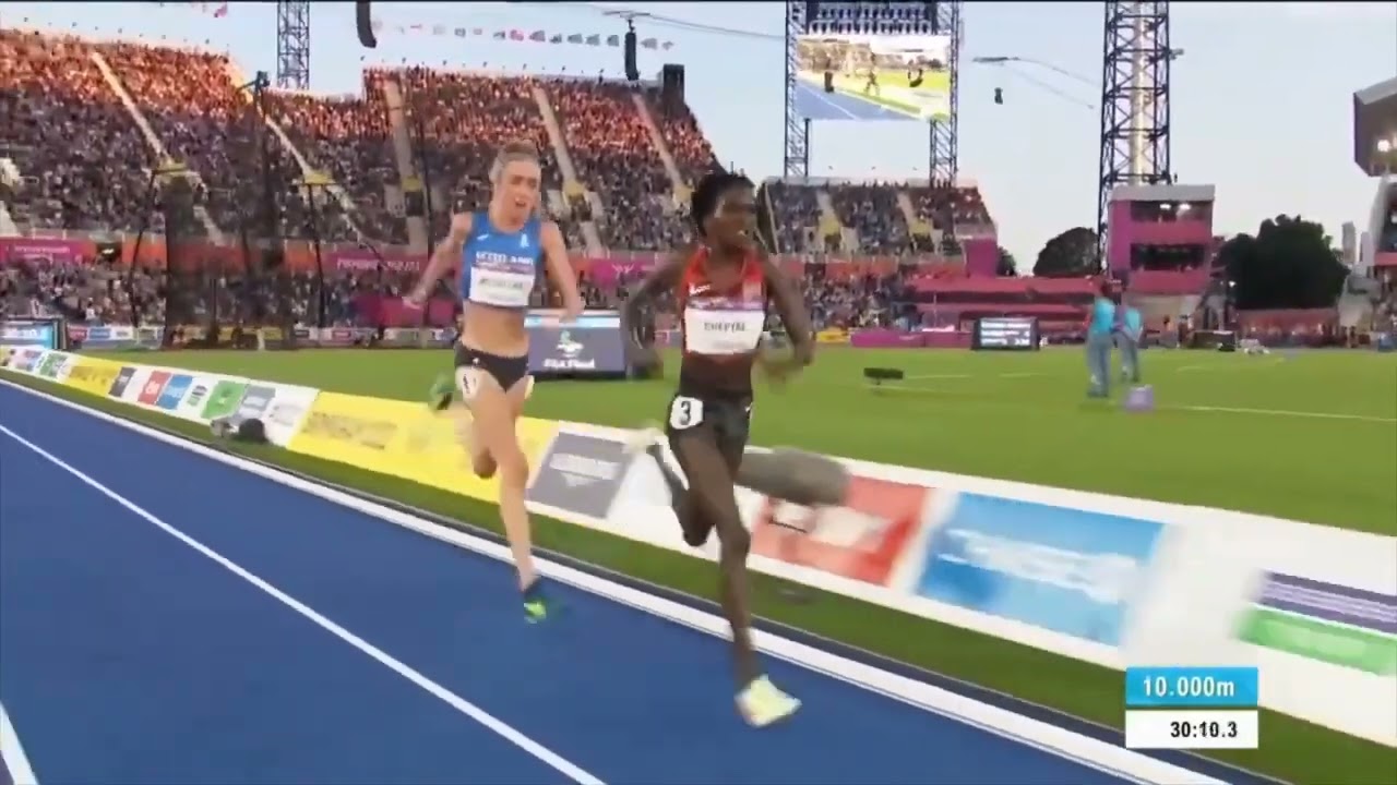 Elish McColgan (Scotland) & Irene Cheptai (Kenya) final lap 2022 Commonwealth Games 10k meter final.