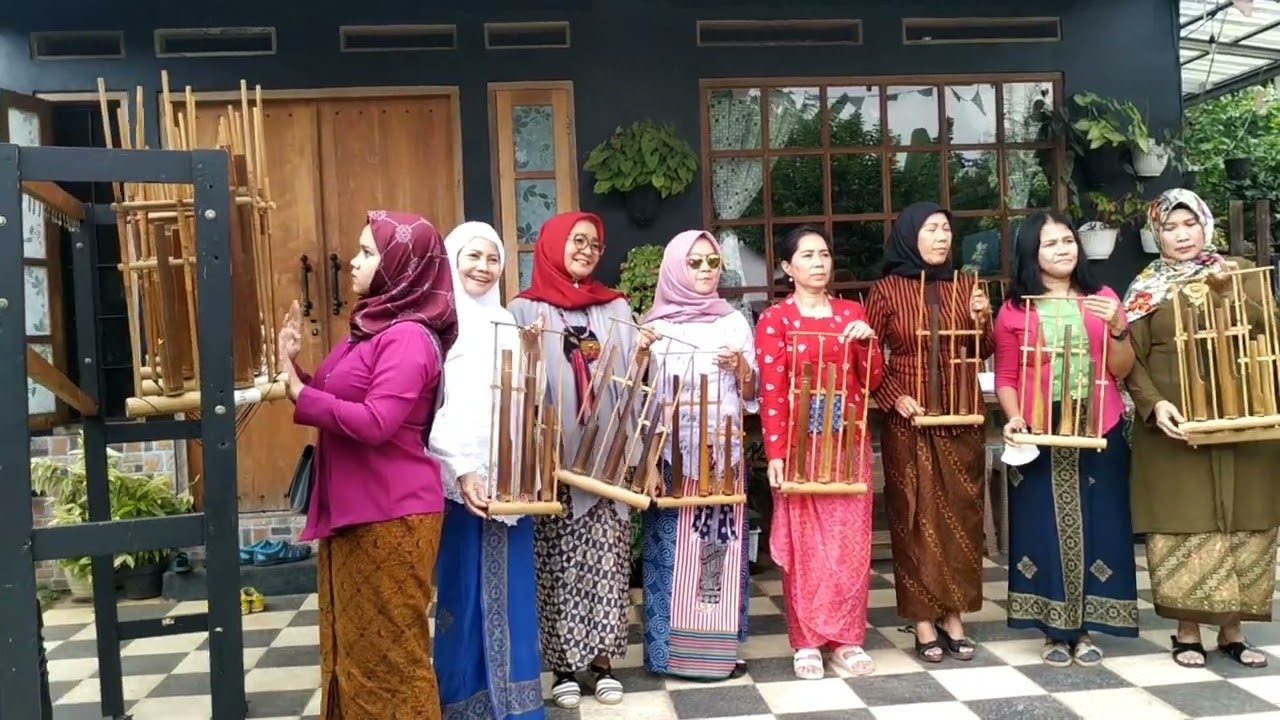 Tanah Airku (Angklung)