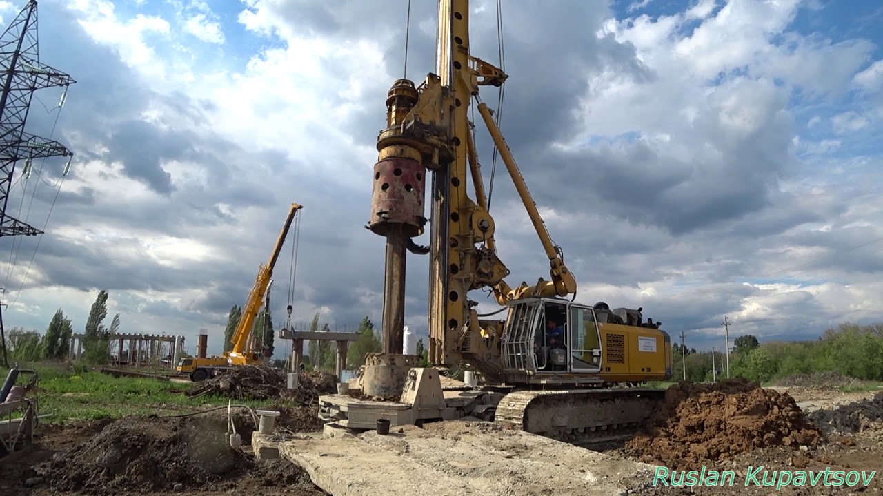 Bauer BG-28 бурение скважины под бнс для третьего моста в Волгодонске , часть 1.