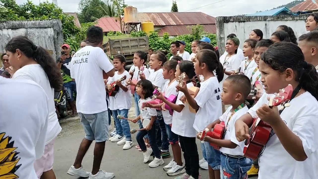 Penyambutan Basudara dari Belanda oleh Hatutelu Ukulele, Lagu Gandong dan Lagu Hatutelu