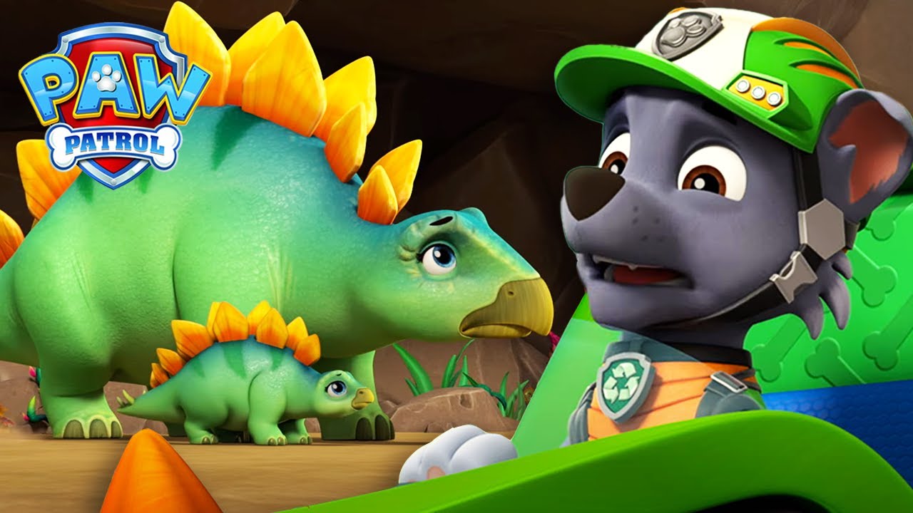En skadad dinosaurie skrämmer en mamma och hennes baby-dino | PAW Patrol | På Svenska