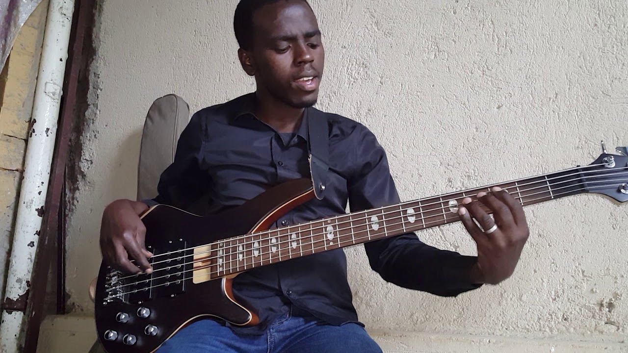 menya gucuranga Ijambo nyamukuru by Shalom kuri  bass guitar by Israel Iracyaturagiye