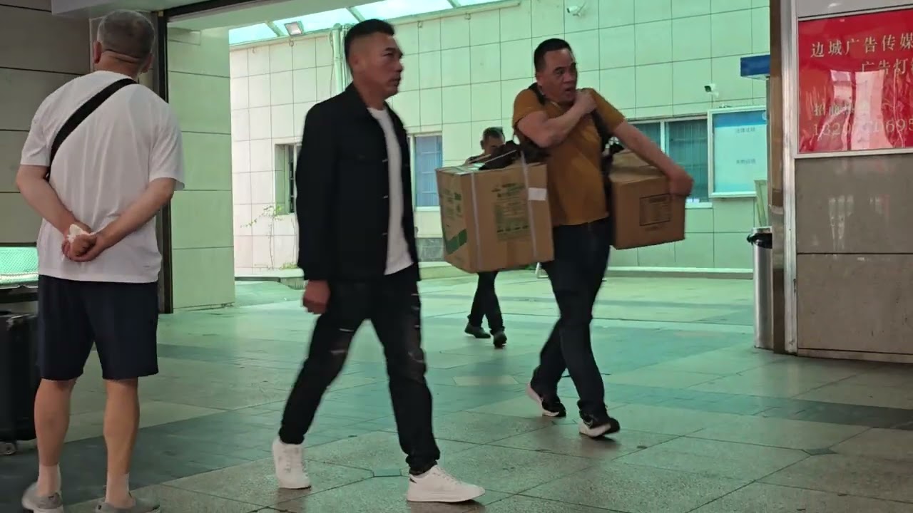 东兴口岸-背货客