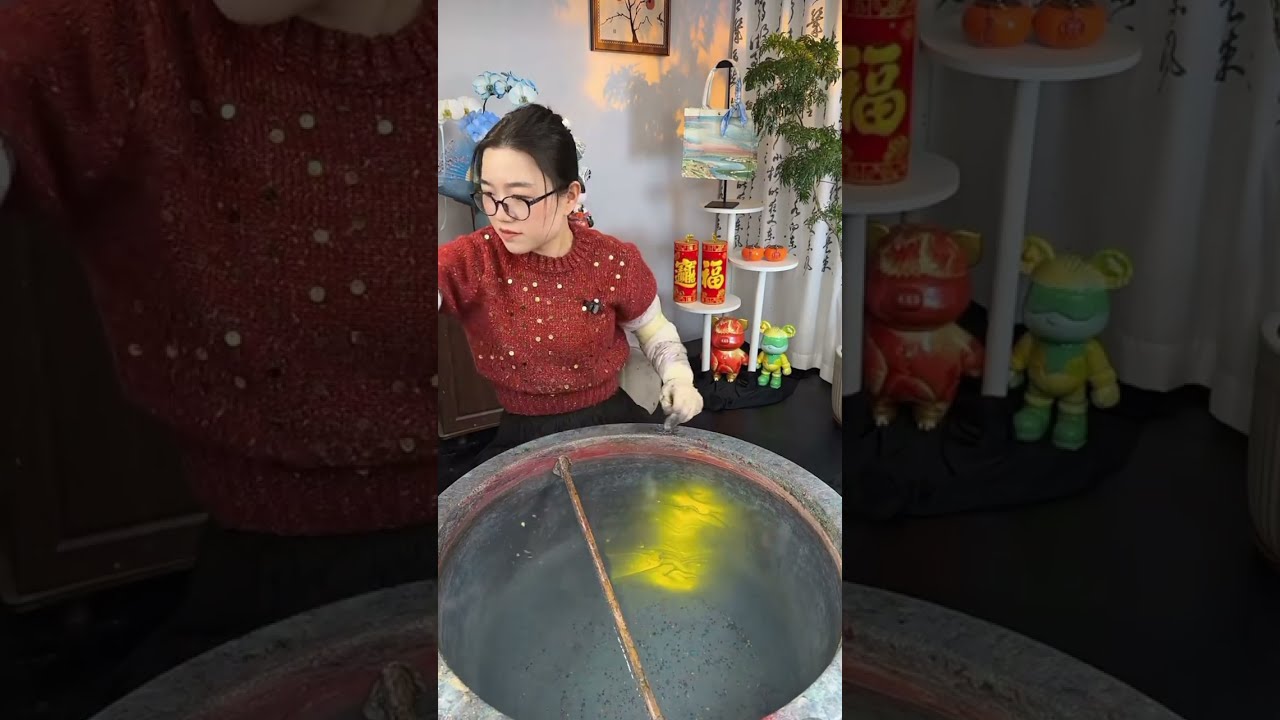Use the color scheme mix with water to have the forest and the sky for made a beautiful bag