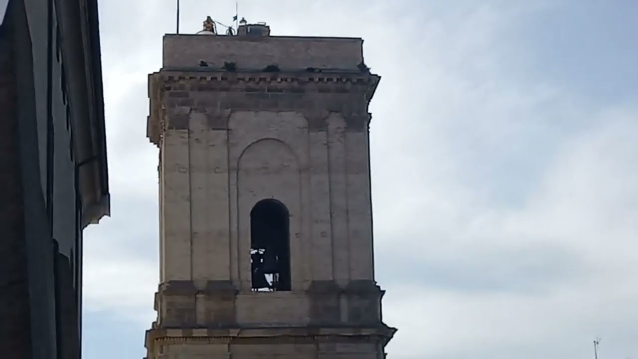 Парк Villa delle rose, площадь Plebiscito, Собор Святой Марии дель Понте. Город Ланчано.