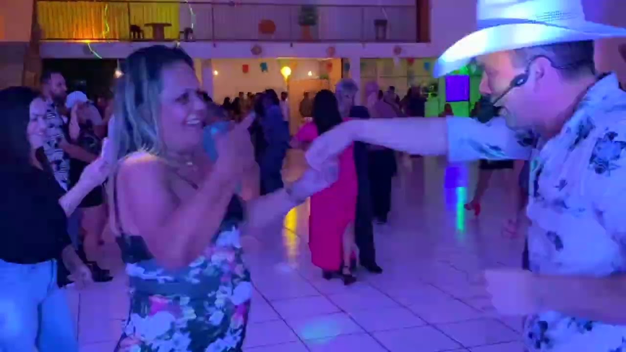 Forró Me agarra que eu deixo e roda morena em Umuarama Gabriel Pasa