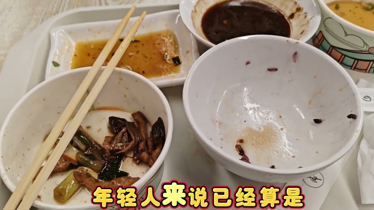 花武汉单位食堂的价格，在厦门高档办公区美食城吃了顿小碗菜午餐！