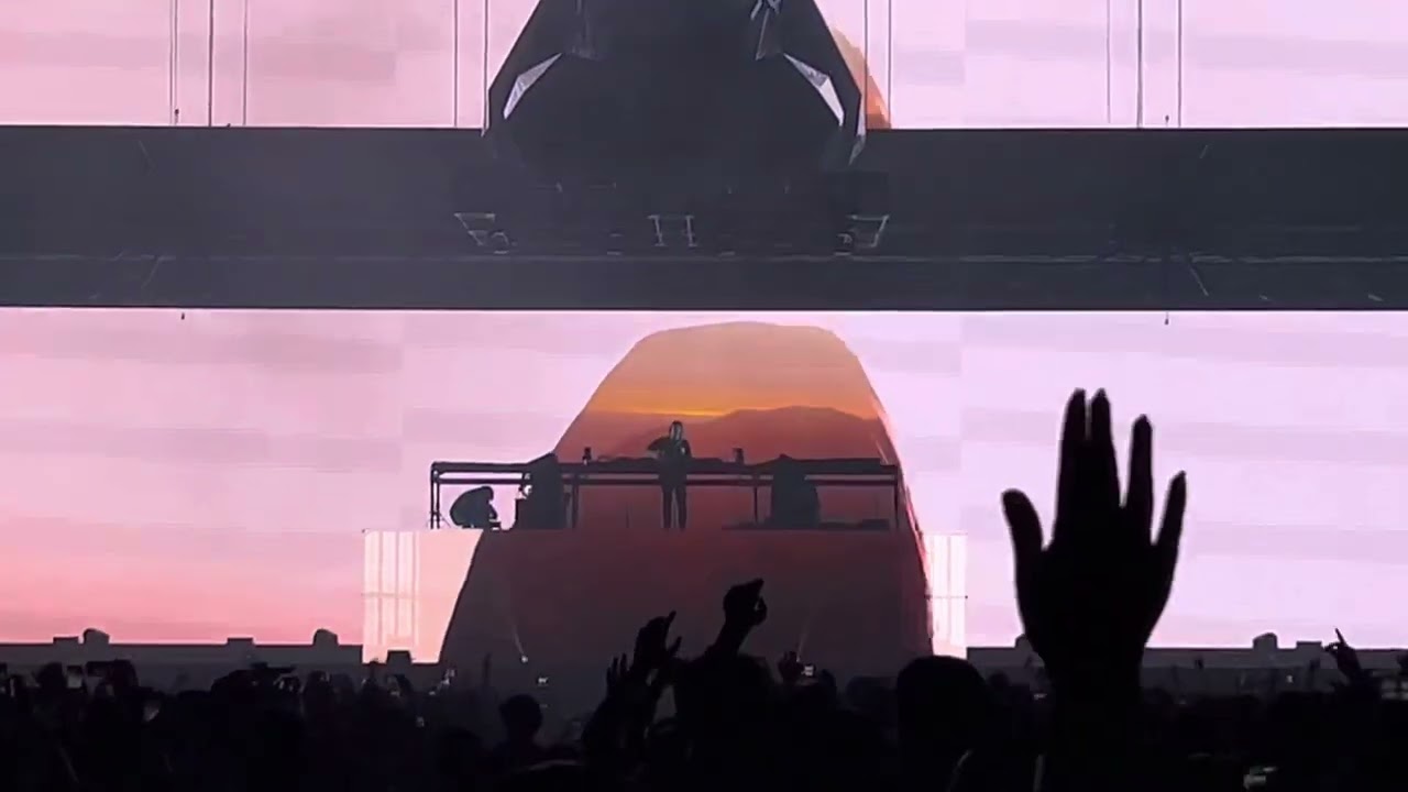 Halsey - Without me (ILLENIUM Remix) | Live at Tokyo