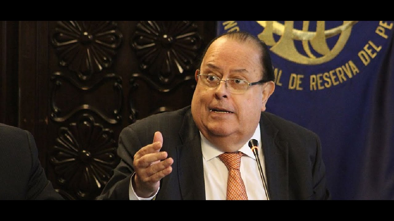 Julio Velarde Da Catedra en La Argentina