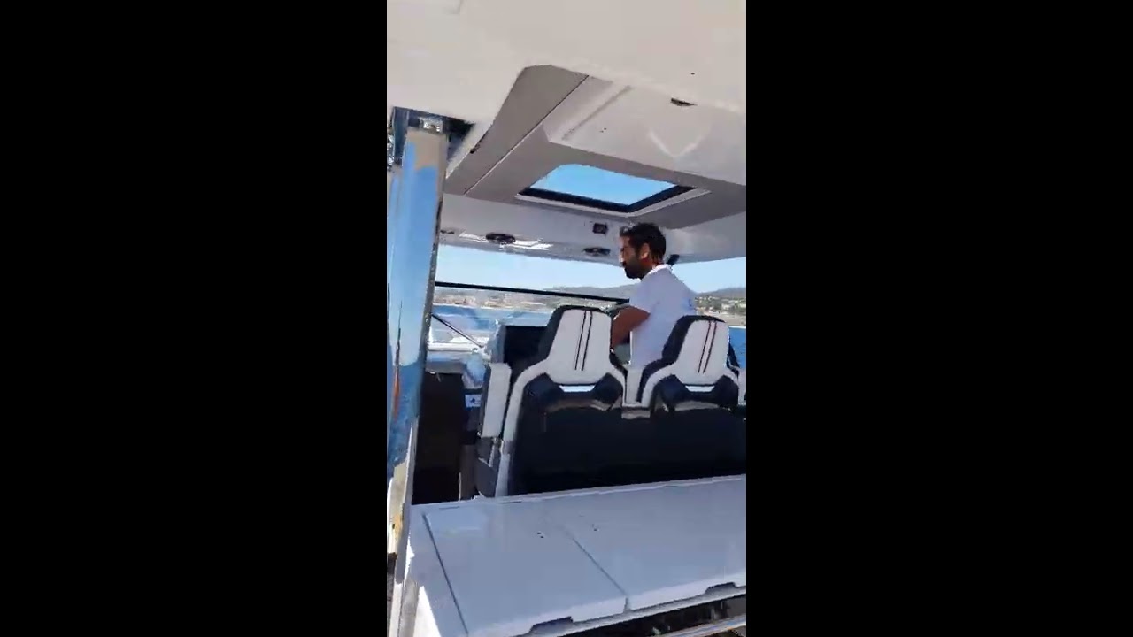 VISITE JEANNEAU CAP CAMARAT 12.5 WA PAR ESPACE POWER AVEC 3 X 300CV MERCURY + JOYSTICK PILOTING