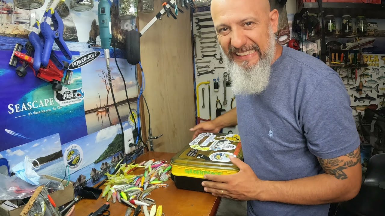 Arrumando a caixa de pesca para Nazaré Paulista