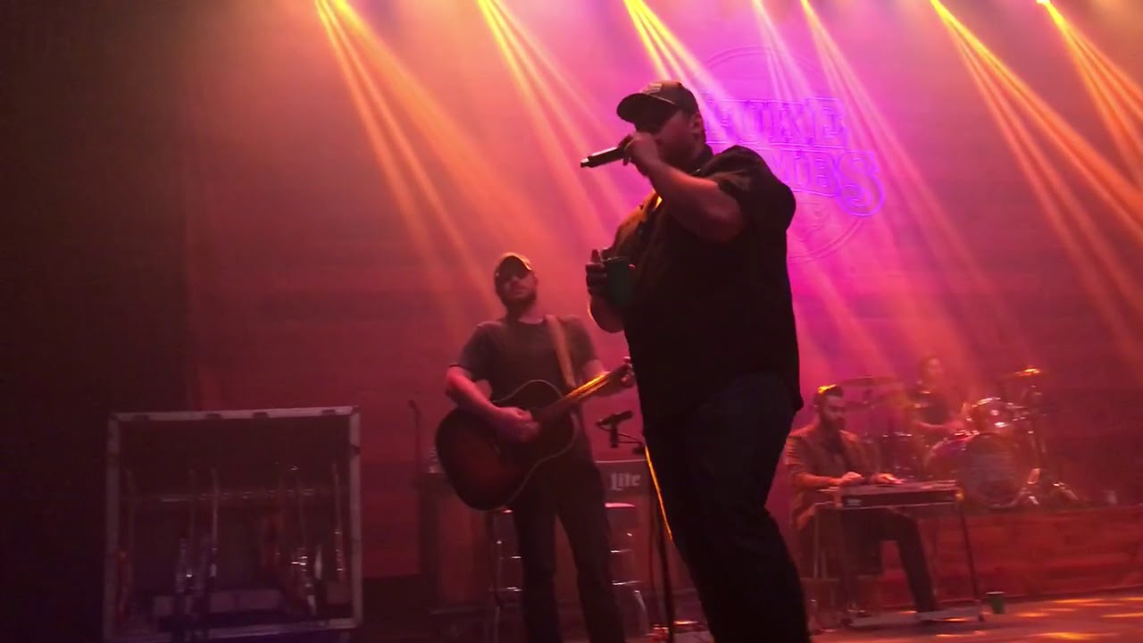 Luke Combs - Dive Atlanta 11-30-17