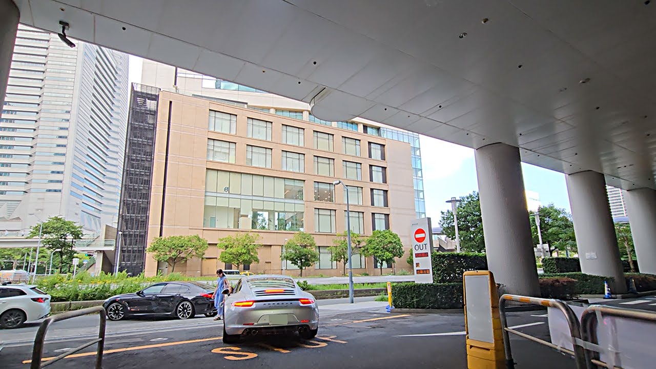《横浜》コレットマーレ『立体』駐車場出口から / From Yokohama Collete Mare Parking Lot Exit