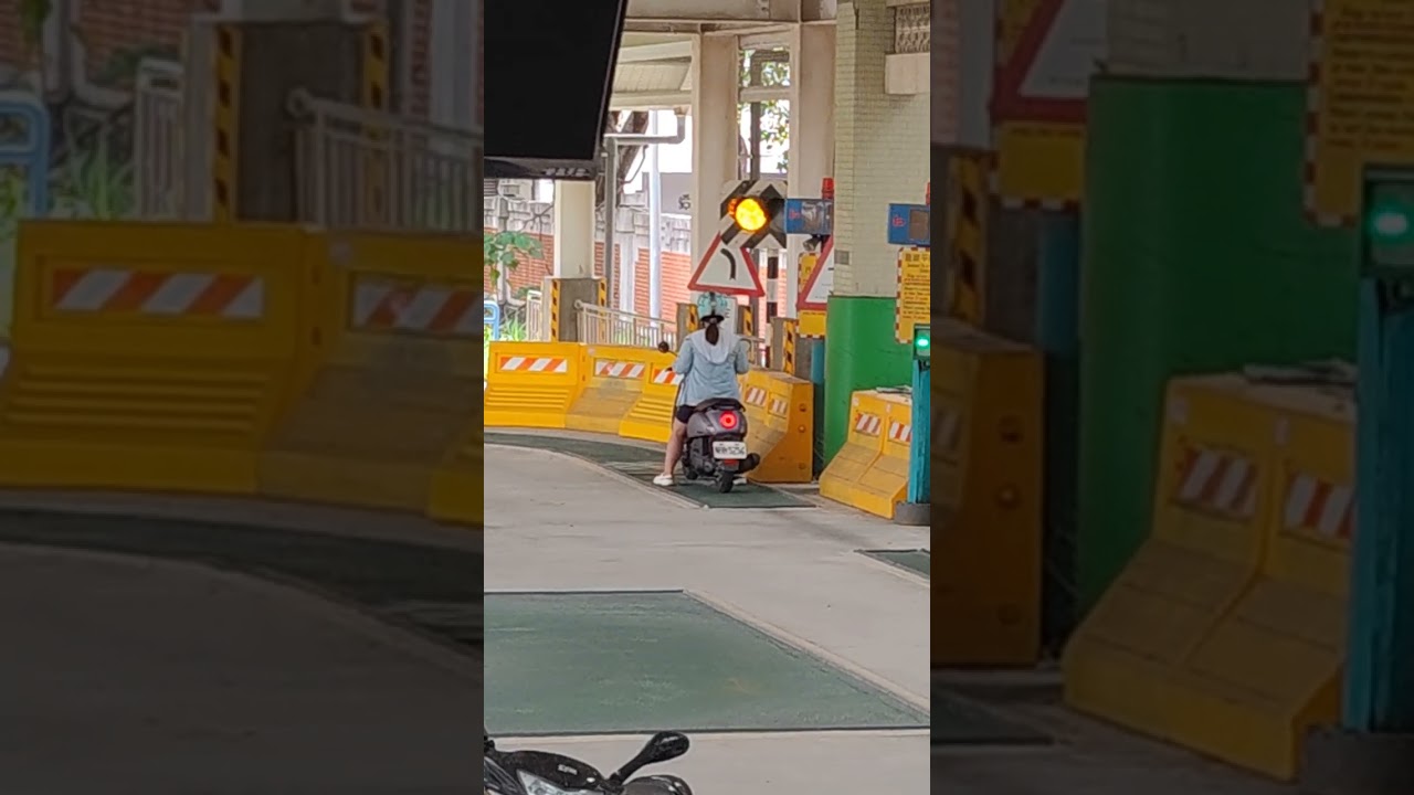 圍觀機車路考