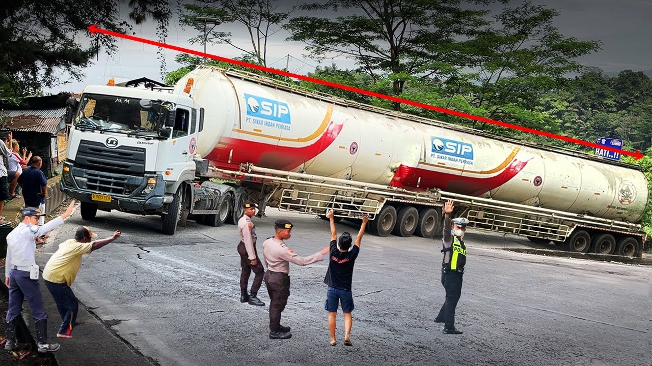 VIRAL !!! Drama Paling Sulit Truk Semen Terpanjang, Penuh Perjuangan Untuk Lewat Sitinjau Lauik