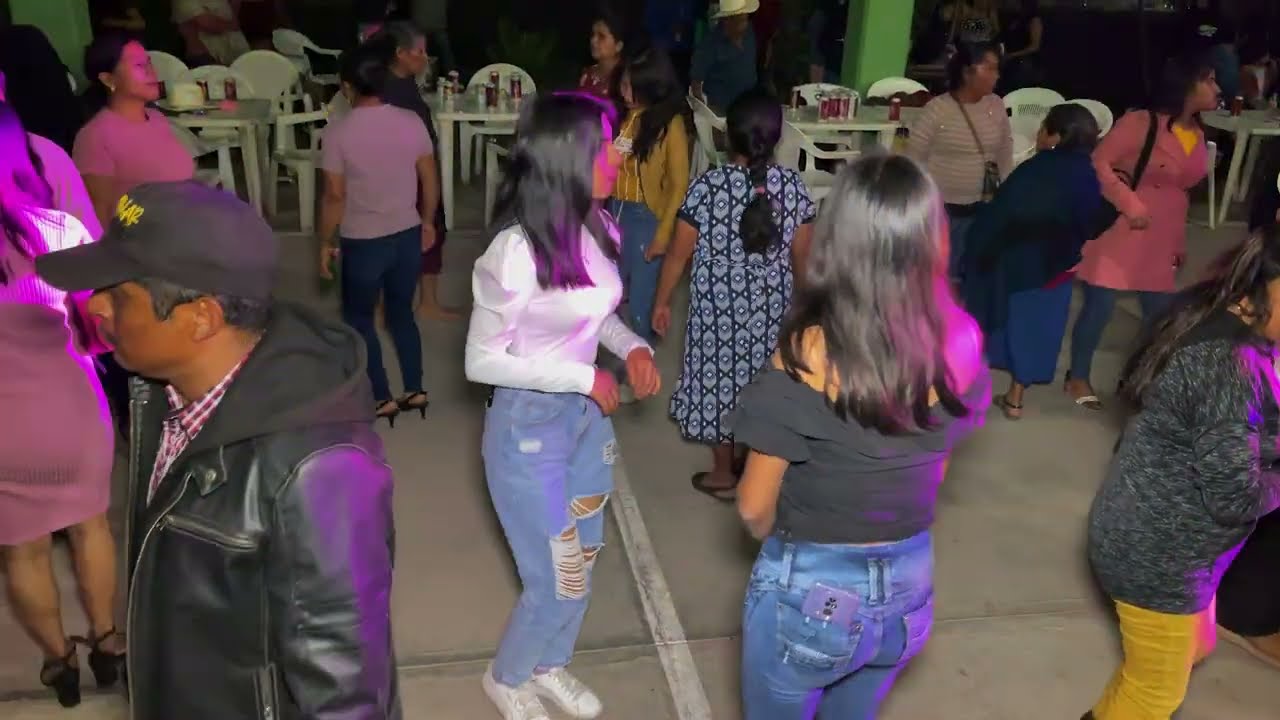 ((Tototepec ))Una del Único de Guerrero Pero al estilo del Junior de la Sierra | Y báilele!