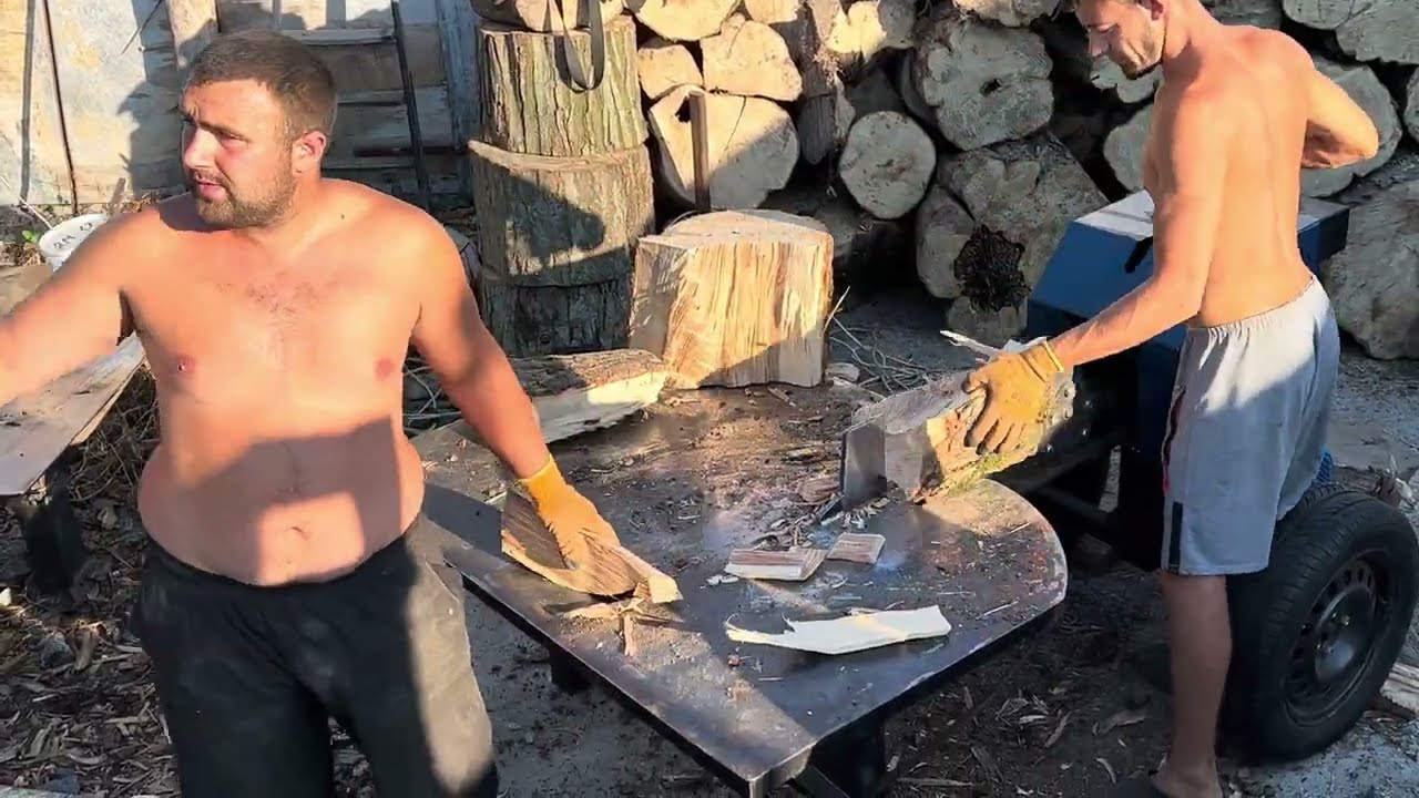 Hardcore Log Splitting Operation