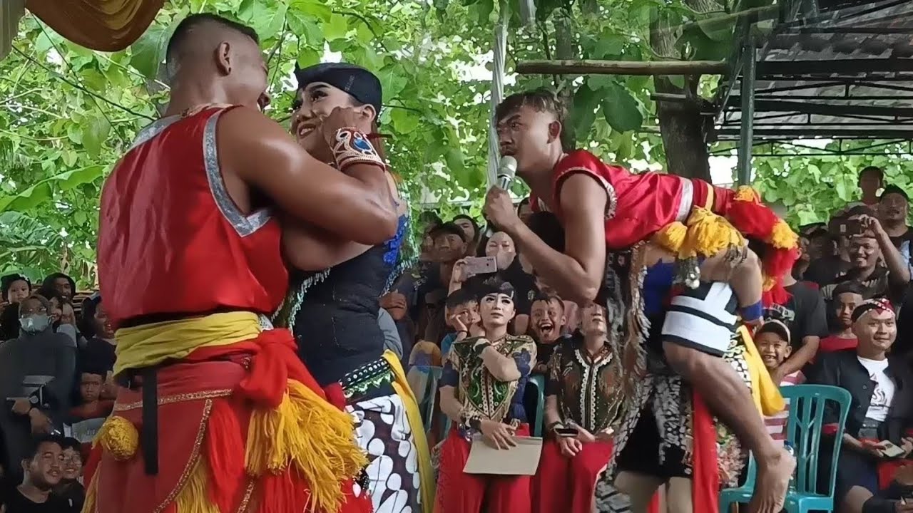 KENTONG CEMBURU PONGGE DAN PUTRI SEMAKIN MESRA