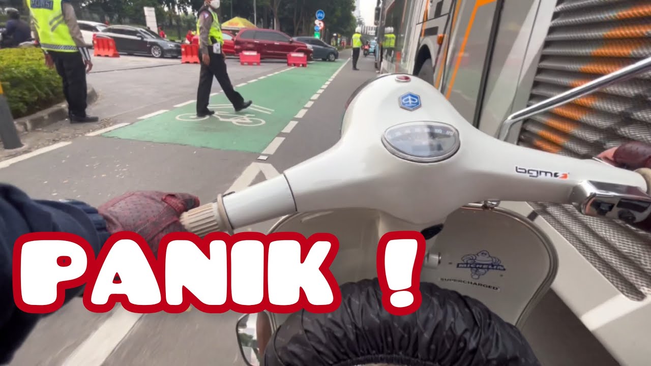 Riding santai naik Vespa sprint Bagol