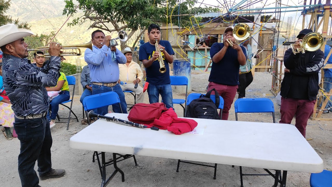 🎺🍻 No se si llorar de felicidad oh de alegría pero estás Rolas si que me llegan al Corazón 🥺😭