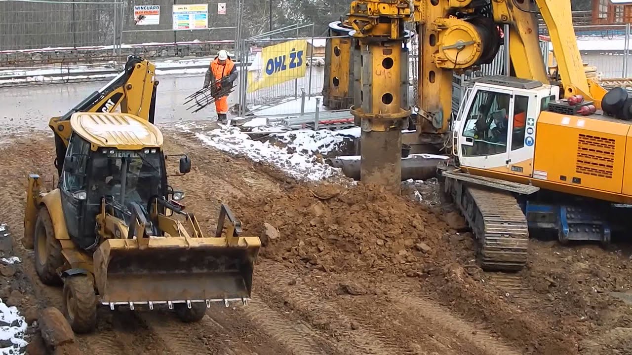 Bauer BG 28H and Caterpillar 432E