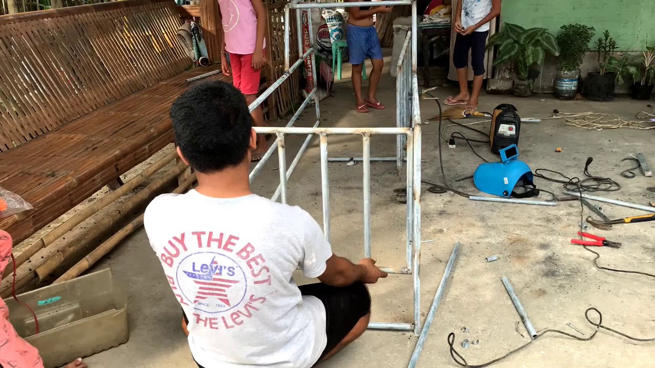 making farrowing pen for pigs