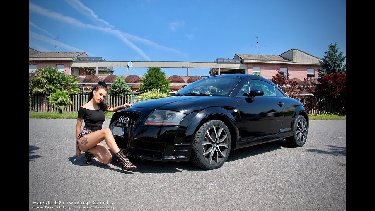 Fast Driving Girls - Fede test her Audi TT 8N Mk1 in heels and barefoot (V086)