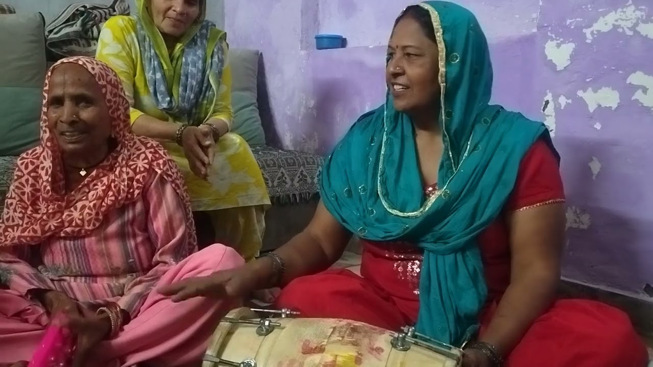 मां जी ने गा दिया हरियाणवी लोकगीत कृपया लाइक शेयर करें