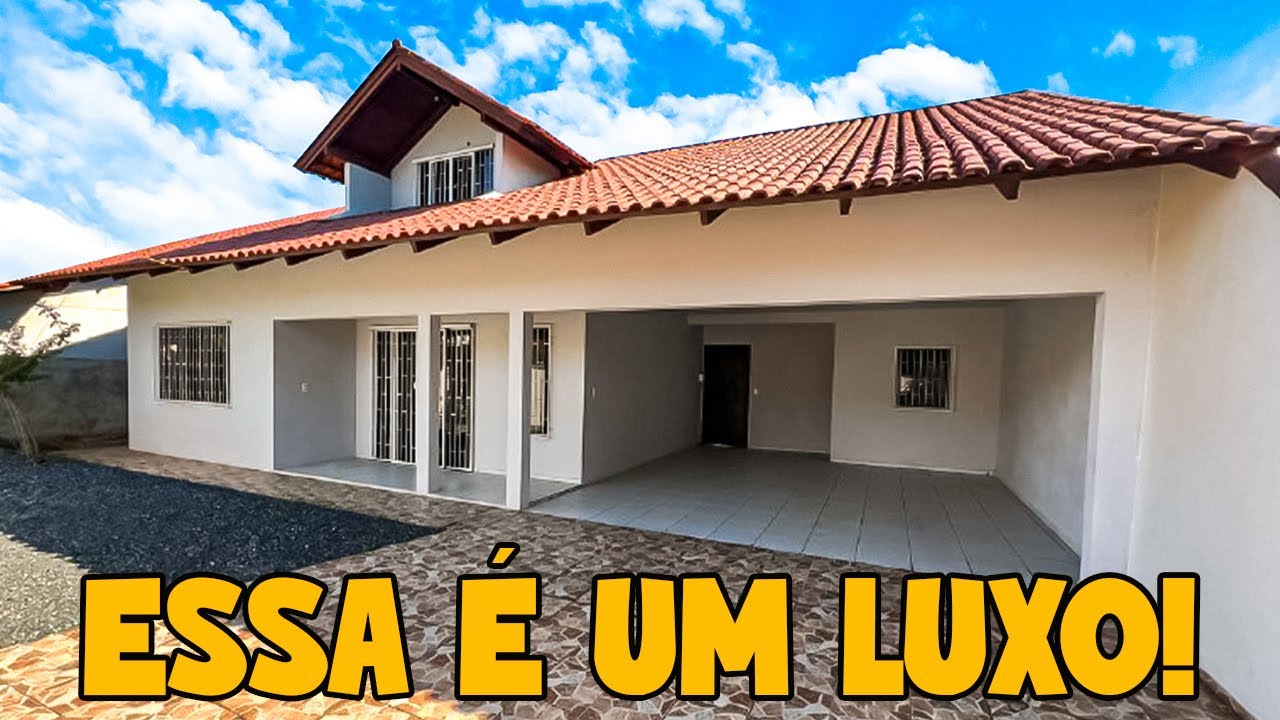 CASA MODERNA COM 4 QUARTOS SENDO 1 SUÍTE, EM LOTE DE 450M² A 5 MINUTOS DO CENTRO DE INDAIAL-SC