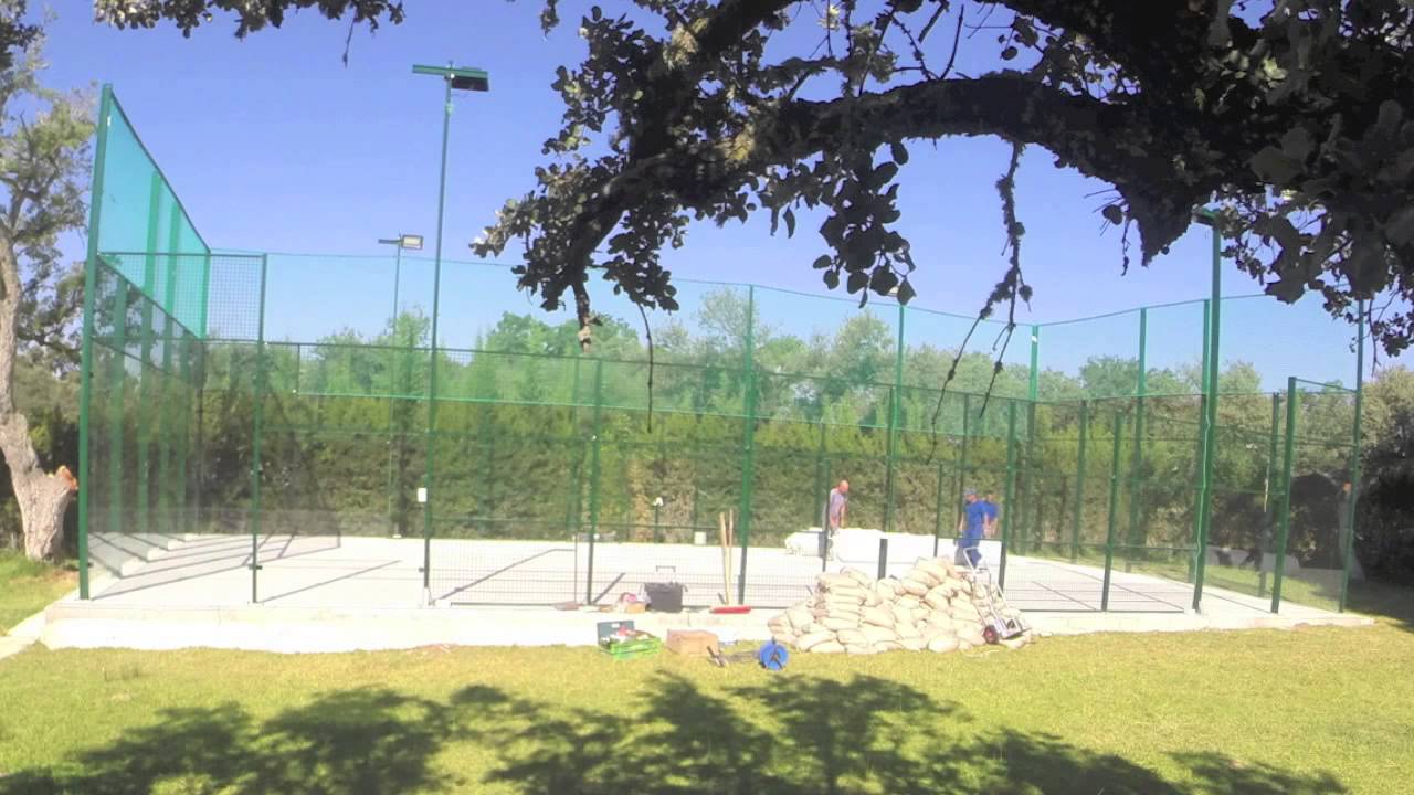 Installation d'un terrain de padel en vidéo