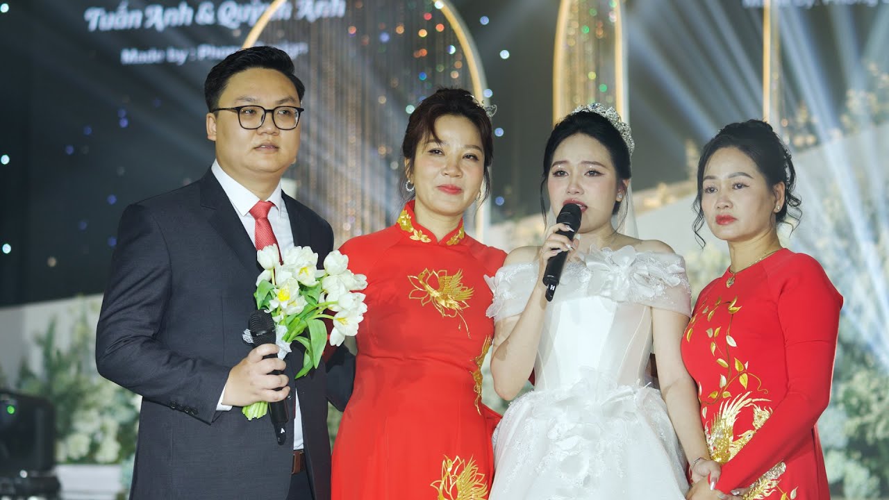 Cô dâu hát tặng mẹ ngày cưới ở Ninh Bình xúc động ......