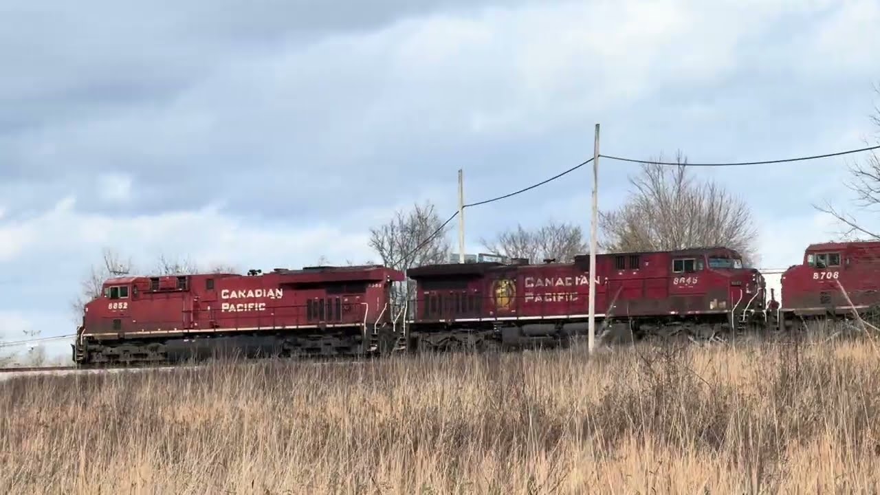 CP 8852 w/ KCS Power & CSX Law Enforcement Unit Leads CSX B646-27 on 12/28/25