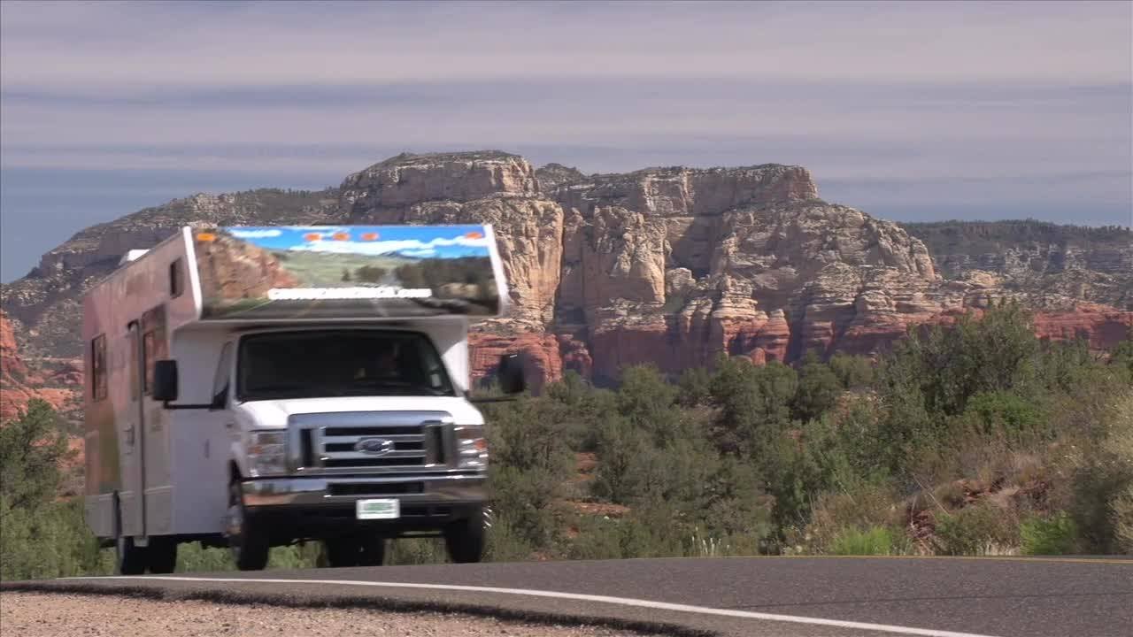 Cruise America C25 Standard Motorhome - Features and Benefits
