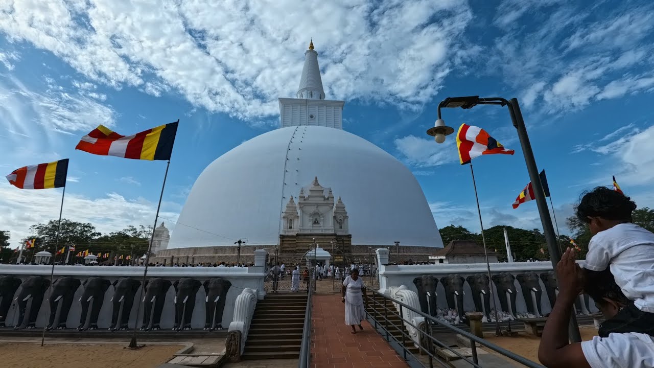 Ruwanweli Maha Seya Sri Lanka 🇱🇰☸️😍 | Buddhist temples Sri Lanka