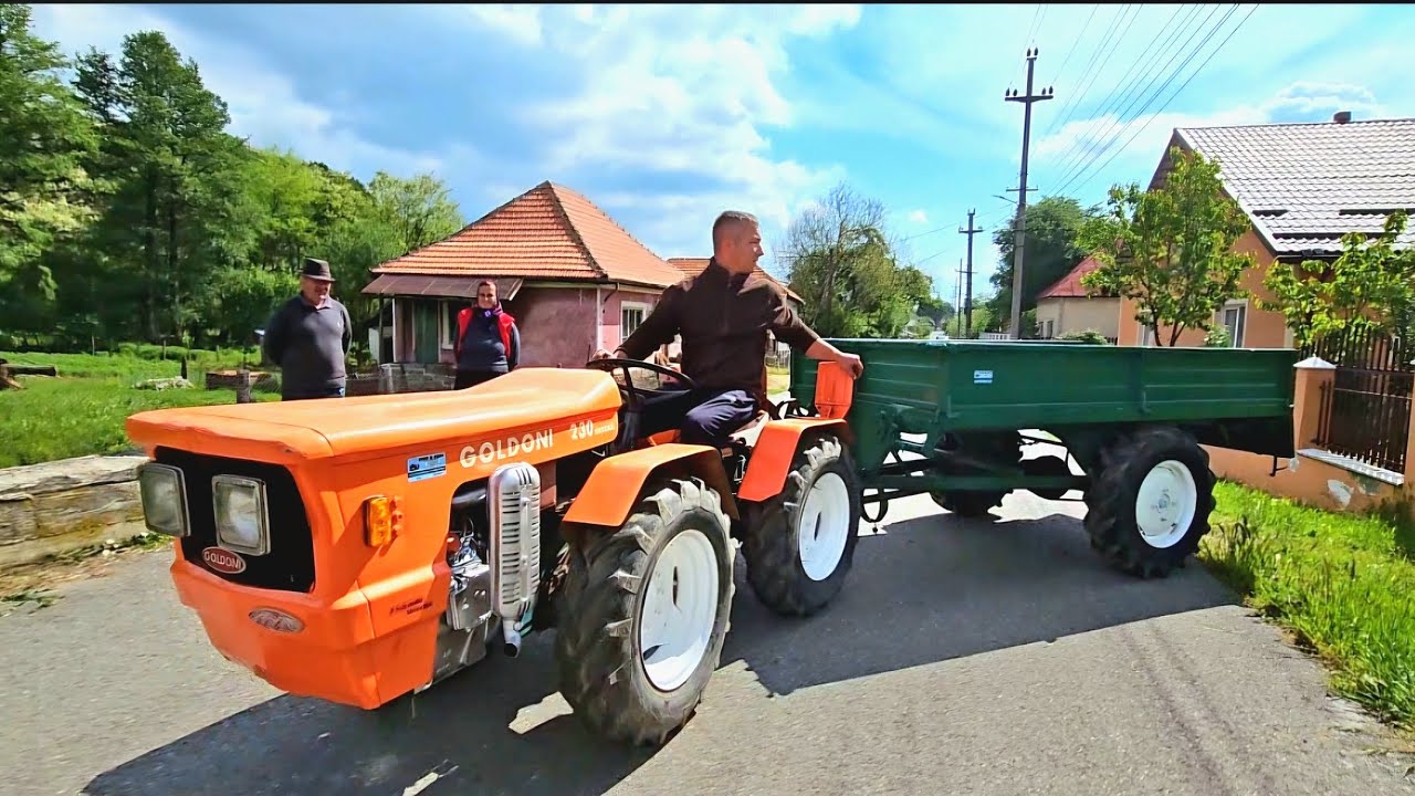 Nibo Utilaje Livrari la domiciliu un Goldoni 6x6, tractoraș cu remorcă tracționata.
