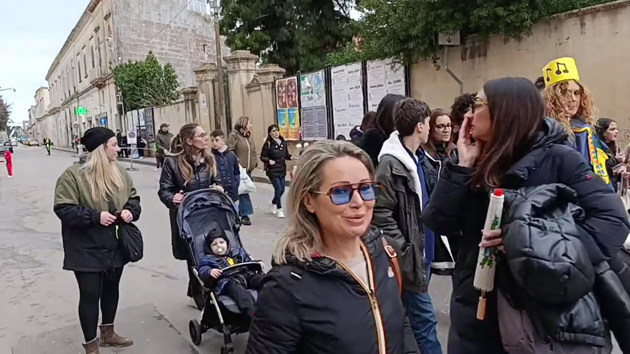 CARNEVALE,MAIESE, Nella QUARESIMA. Con Carri Allegorici e gruppi già visti.tutti. Bellissimo 