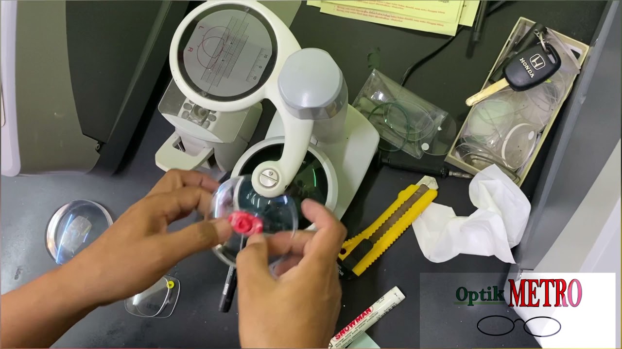 Proses faset lensa Essilor Eyezen dengan mesin NIDEK LE-1200