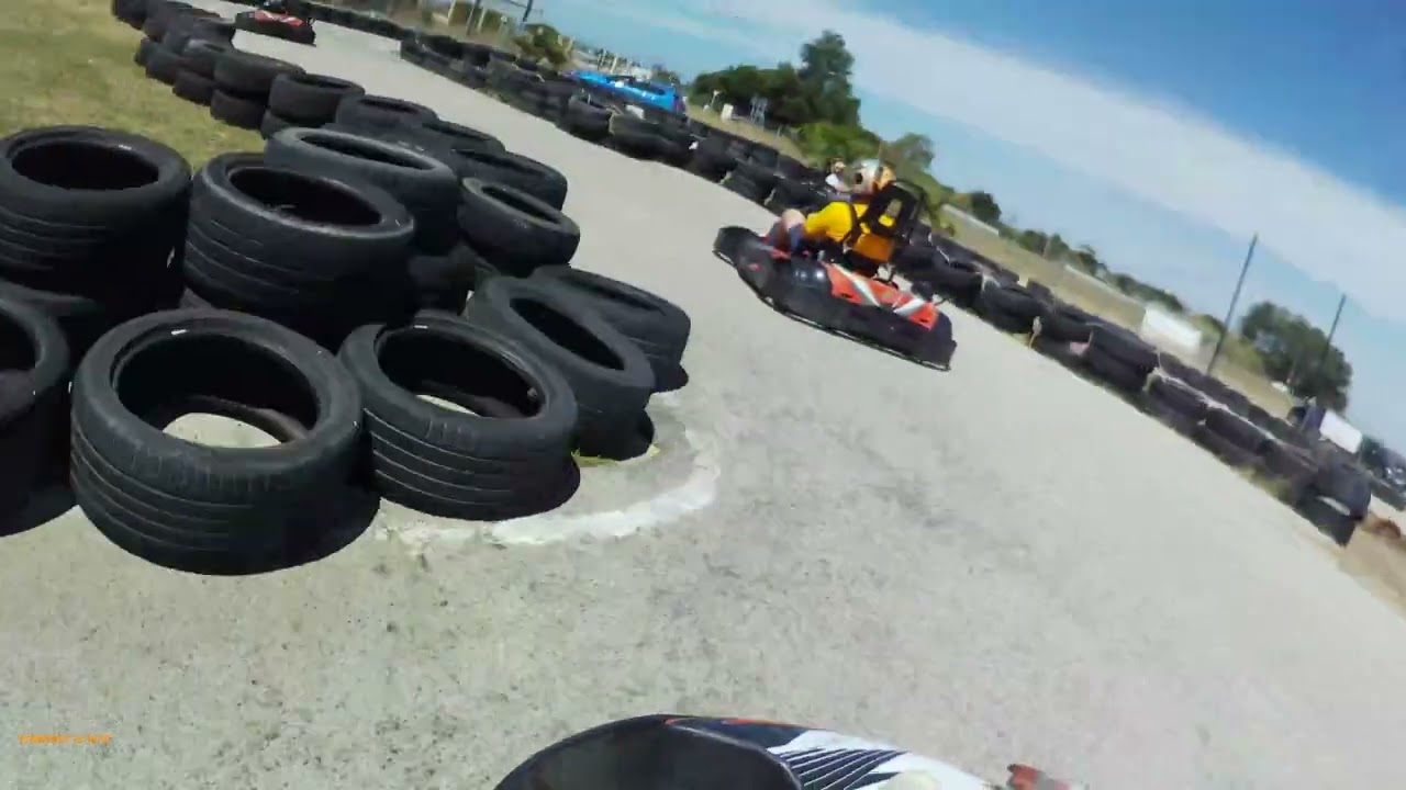 Warm up en el Circuito W28 de Karts de Chiclana. Accidente incluido!!