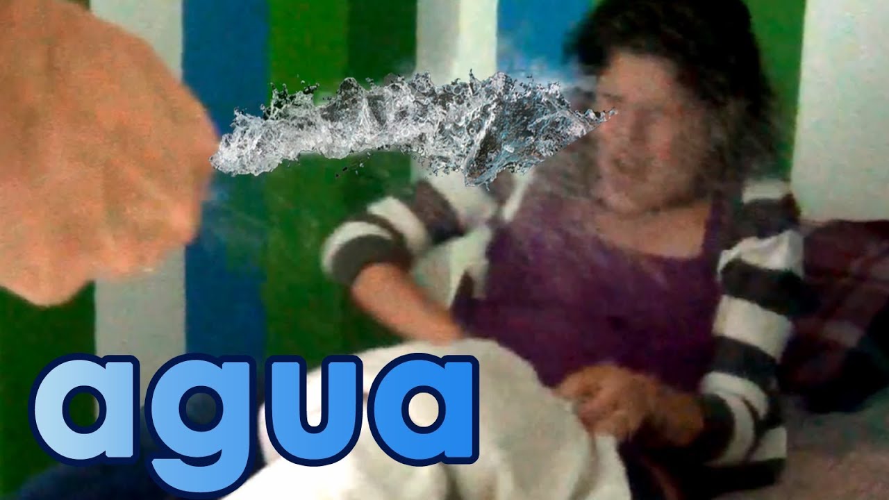 DESPERTANDO A MI HERMANA CON AGUA | LOS POLINESIOS BROMAS PLATICA POLINESIA
