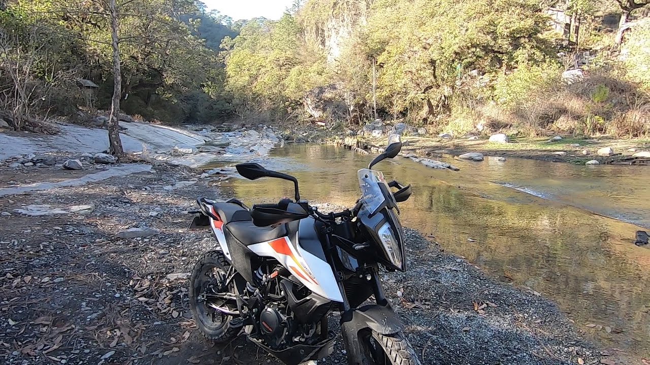 probando el amortiguador fuera del asfalto KTM 390 ADVENTURE